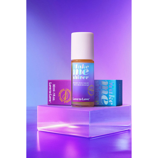 Gel stimulant Make Me Shiver Love to Love sur présentoir transparent fond violet - Oh My God'Z
