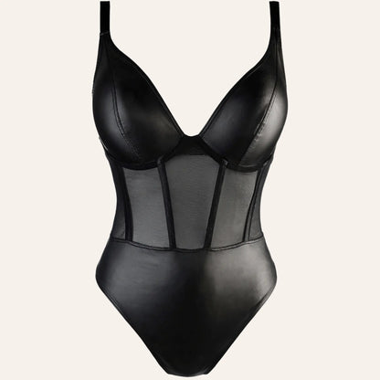 Gros plan sur le body V-10590 d'Axami, disponible chez Oh My God'Z. Ce body noir allie des matériaux luxueux avec des détails en tulle transparent pour un effet visuel captivant.
