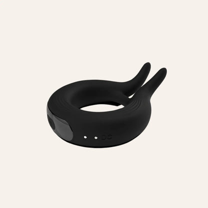Vue latérale du Cockring Marry Me par Wooomy, sextoy premium vendu par Oh My God'Z, doté de deux extensions souples pour la stimulation du clitoris et du périnée, alliant ergonomie, élégance et plaisir partagé.