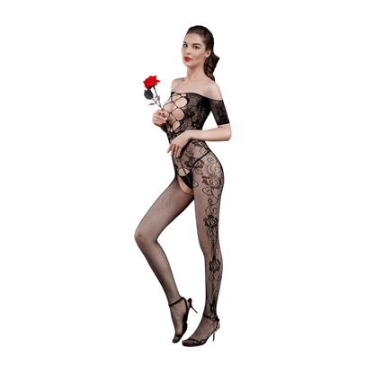 Femme portant une combinaison résille noire sensuelle modèle 10 de la marque Moonlight, disponible chez Oh My God'Z. Lingerie sexy haut de gamme idéale pour les amateurs de sextoys et accessoires érotiques de luxe.