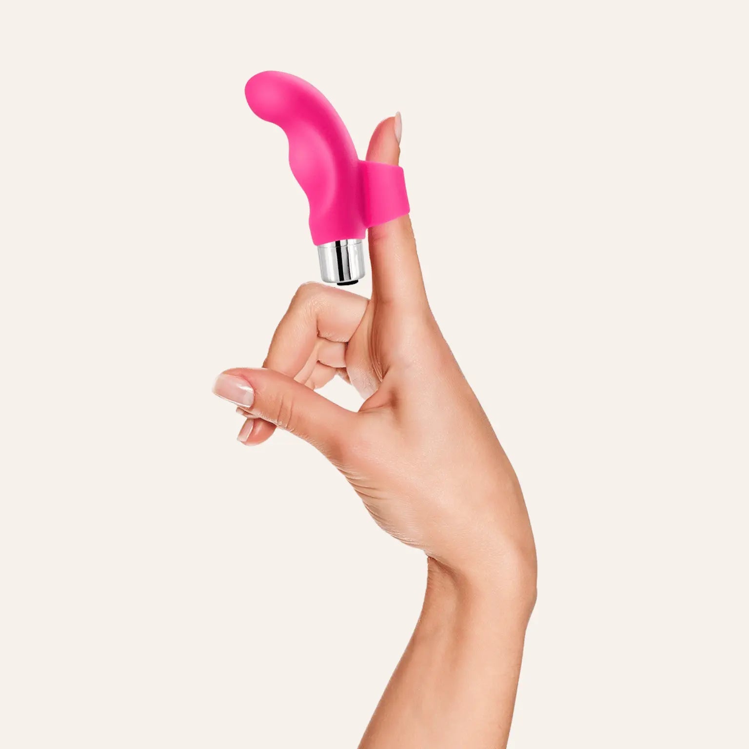 Sextoy Doigt vibrant Ecstasy de Yoba porté au doigt pour une démonstration d’usage. Disponible chez Oh My God'Z, ce sextoy haut de gamme allie praticité, ergonomie et sensations intenses. Parfait pour les stimulations ciblées, il s’intègre dans toutes les expériences sensuelles modernes.
