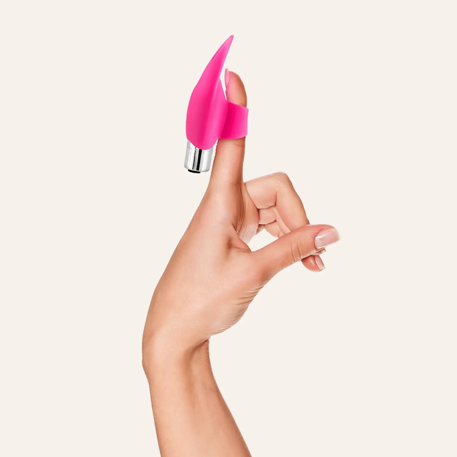 Stimulateur de doigt vibrant Joy de la marque Yoba, présenté sur un doigt féminin pour une démonstration d’utilisation précise, un sextoy haut de gamme à retrouver chez Oh My God'Z, idéal pour la stimulation clitoridienne ciblée.