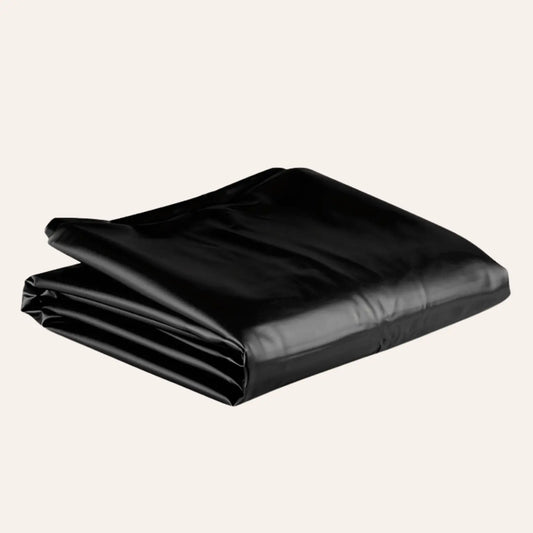 Le drap vinyle noir EasyToys est une pièce essentielle pour vos instants coquins. Élégant et imperméable, il s’inscrit parfaitement dans l’univers des accessoires érotiques premium proposés par la boutique Oh My God'Z.
