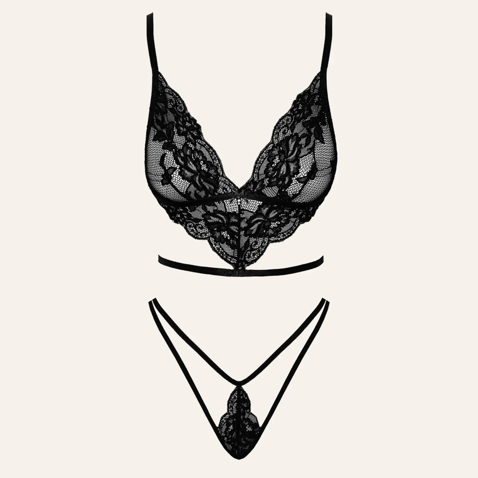 Ensemble 2 pièces en dentelle noire, composé d'un soutien-gorge triangulaire et d'un string assorti avec des détails croisés à l'avant.