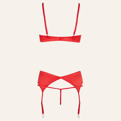 Détails du soutien-gorge ouvert et du porte-jarretelles rouge de l'ensemble 3 pièces de Cottelli Lingerie. Disponible sur Oh My God'Z, cet ensemble en satin rouge incarne le glamour et la sensualité.