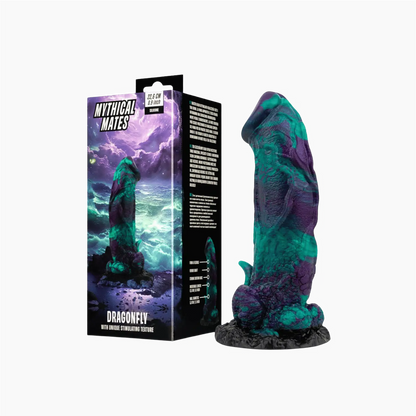 Découvrez le gode Dragonfly de la collection Mythical Mates, une œuvre d'art en silicone premium aux teintes mystiques violettes et vertes. Disponible chez Oh My God'Z, ce sextoy haut de gamme promet des sensations intenses grâce à sa texture stimulante et son design inspiré des créatures fantastiques.