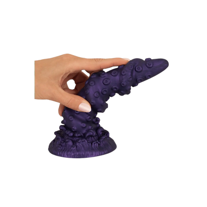 Le gode Octopus Prime – Beasty Cocks en silicone premium, disponible chez Oh My God'Z. Son design tentaculaire, orné de ventouses texturées, offre une stimulation intense et immersive. Idéal pour les amateurs de sextoys fantasy inspirés des profondeurs marines.