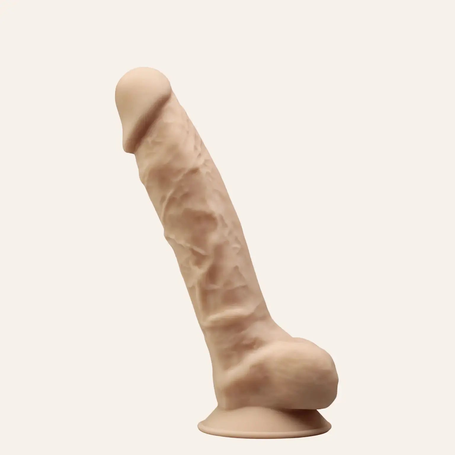 Gode réaliste couleur peau SilexD modèle 1 avec une finition ultra détaillée, conçu en silicone thermo-réactif à mémoire de forme pour une stimulation naturelle et intense. Découvrez ce sextoy premium chez Oh My God'Z, expert en sextoys haut de gamme pour une expérience réaliste et immersive.