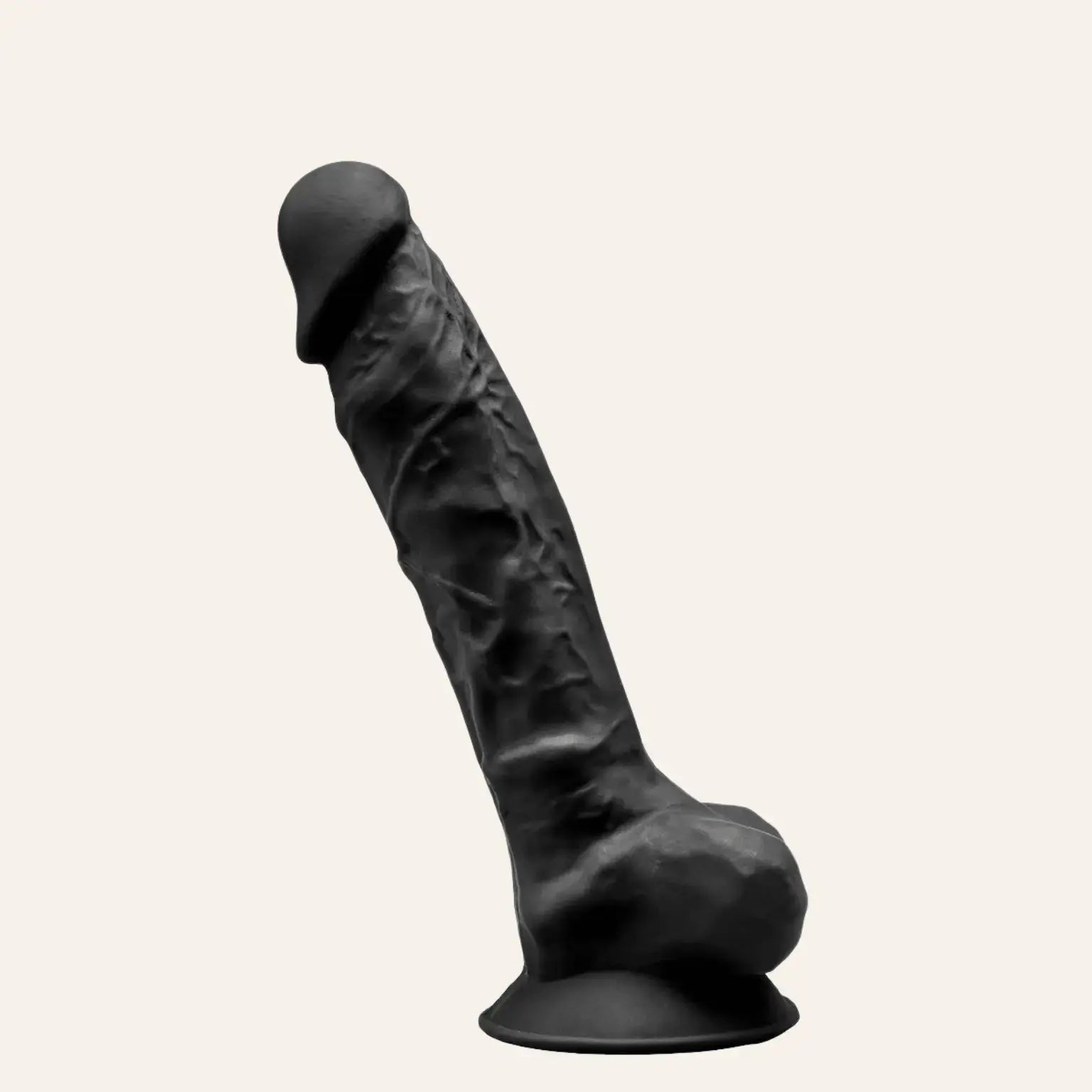 Gode noir SilexD modèle 1 à double densité, en silicone haut de gamme, avec effet veiné et ventouse pour des jeux en solo ou à deux. Ce sextoy réaliste et puissant est disponible sur la boutique Oh My God'Z, référence en accessoires intimes de luxe.