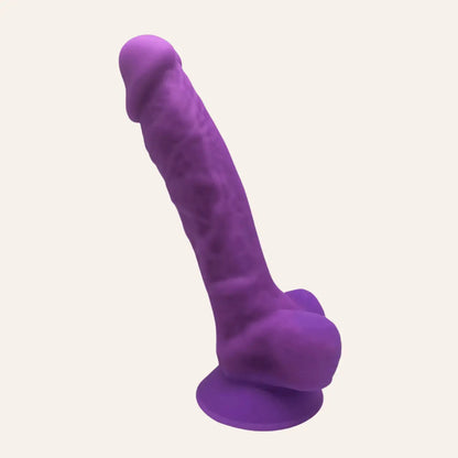 Gode réaliste violet SilexD modèle 1 avec forme anatomique et silicone à mémoire de forme, conçu pour une stimulation intense et naturelle. À découvrir dans la collection haut de gamme de sextoys sur Oh My God'Z.