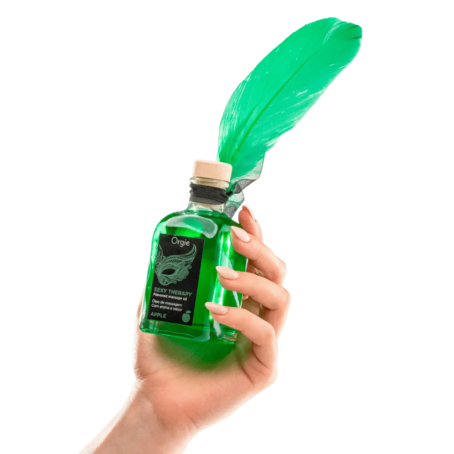 Huile de massage embrassable Sexy Therapy Pomme, de couleur verte, en bouteille avec un bouchon en liège, tenue dans une main avec une plume verte attachée au flacon.