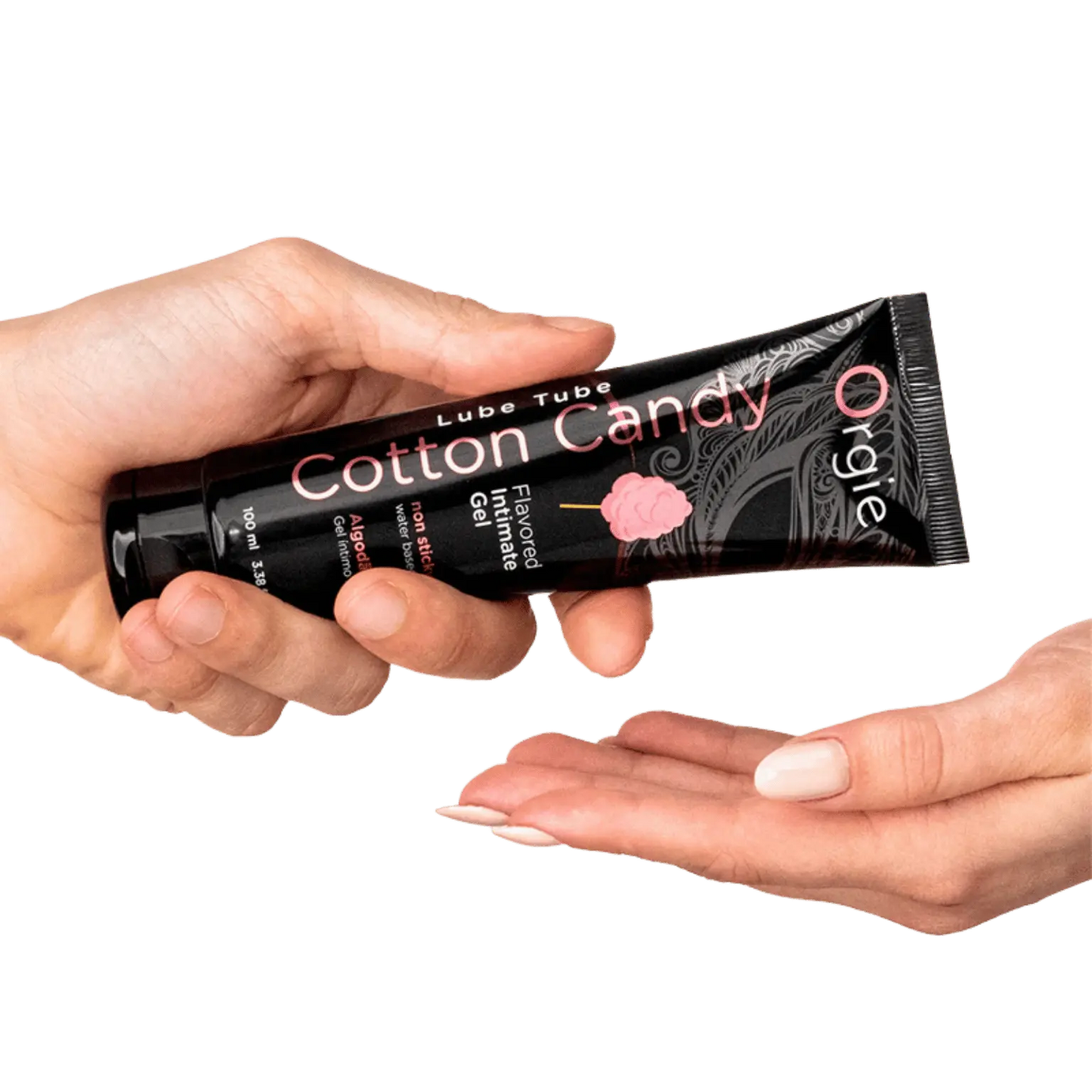 Une personne tenant un tube de lubrifiant Lube Tube Cotton Candy (Barbe à papa), avec une texture gel appliquée sur la main, illustrant son usage.