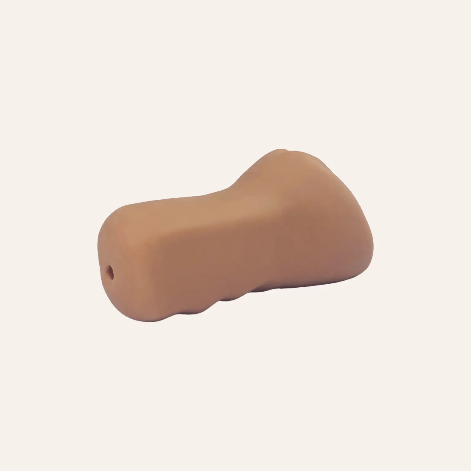 Extrémité arrière du masturbateur vagin Emma signé Alive, montrant les orifices d’aération pour une meilleure utilisation. Un sextoy premium distribué par Oh My God'Z, idéal pour une expérience réaliste et fluide.