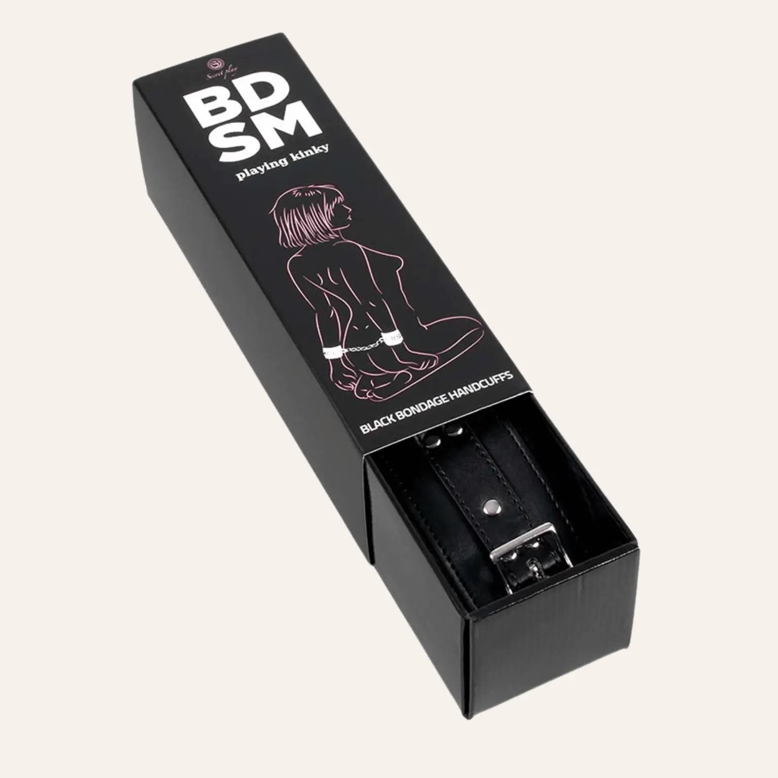 Emballage des menottes BDSM vegan en cuir noir, semi-ouvert, montrant le produit à l'intérieur avec une illustration discrète sur la boîte.