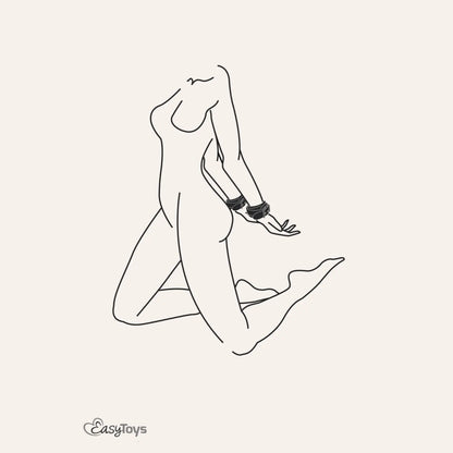 Illustration sensuelle représentant une femme attachée avec des menottes de poignets en cuir noir de la gamme Easytoys Fetish Collection, disponibles sur la boutique Oh My God'Z. Ces menottes BDSM haut de gamme sont idéales pour les jeux de domination raffinés et offrent un confort optimal grâce à leur doublure moelleuse.
