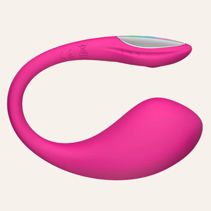 Vue latérale de l'œuf vibrant Lovense Lush 4 en silicone rose, sextoy connecté haut de gamme contrôlable à distance, proposé par la boutique Oh My God'Z pour une stimulation intense du point G.