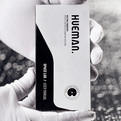 Vue latérale du plug anal Galaxy de la marque Hueman, proposé par la boutique Oh My God'Z. Ce sextoy haut de gamme, au design galactique et aux courbes ergonomiques, est conçu pour une stimulation anale par tapotement ciblé. Sa texture soyeuse et sa forme incurvée assurent une exploration sensorielle intense et raffinée.