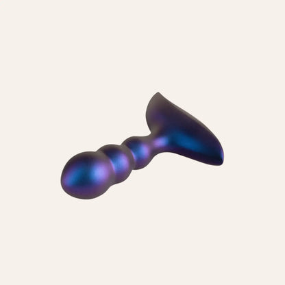 Plug anal vibrant Interstellar de la marque Hueman, avec finition métallique galactique, design ergonomique à perles pour une stimulation progressive, disponible sur la boutique Oh My God'Z – sextoy haut de gamme pour plaisir anal intense.