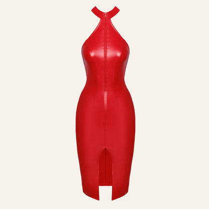 Packshot de la robe rouge Orgia F354 en finition wetlook, col montant et ouverture sexy à l’avant, disponible sur Oh My God'Z, spécialiste de la lingerie érotique et des sextoys haut de gamme.