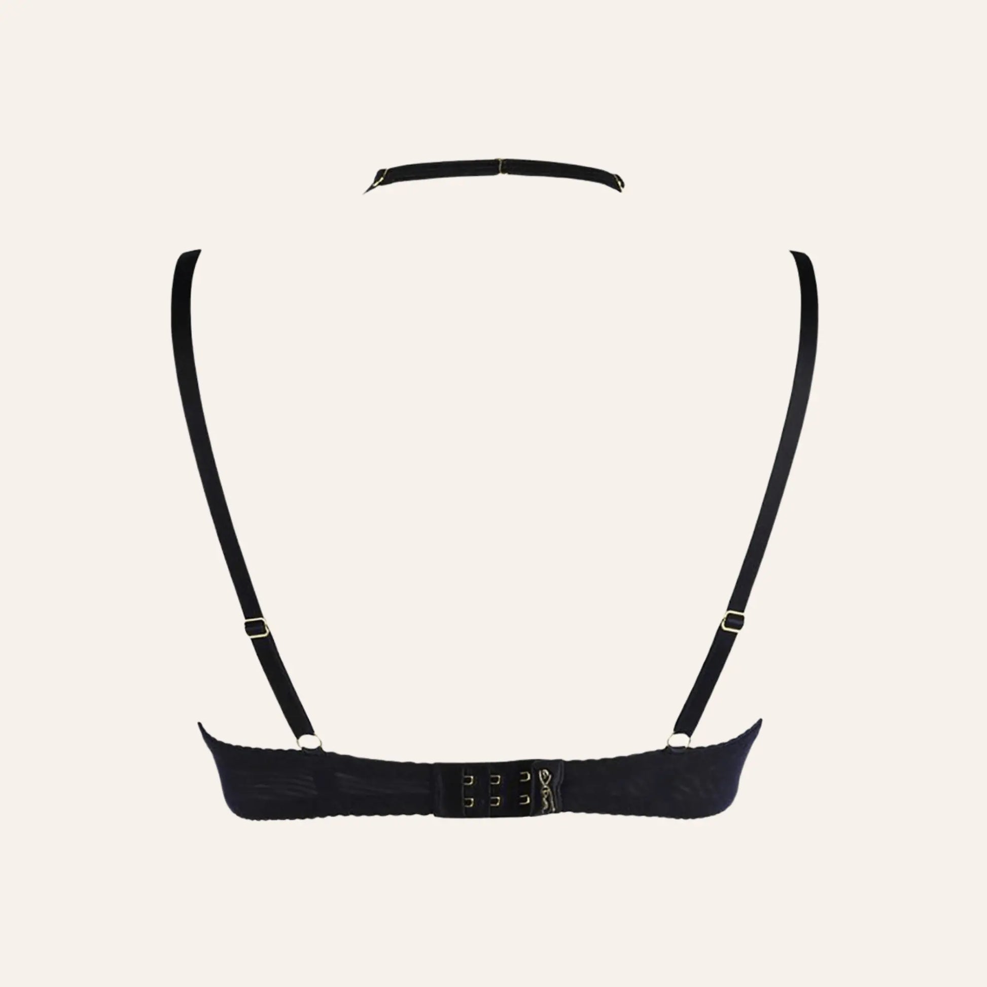 Vue arrière du soutien-gorge V-10691 porté par un modèle, mettant en valeur les lanières et la coupe élégante. Ce soutien-gorge noir d'Axami est disponible chez Oh My God'Z