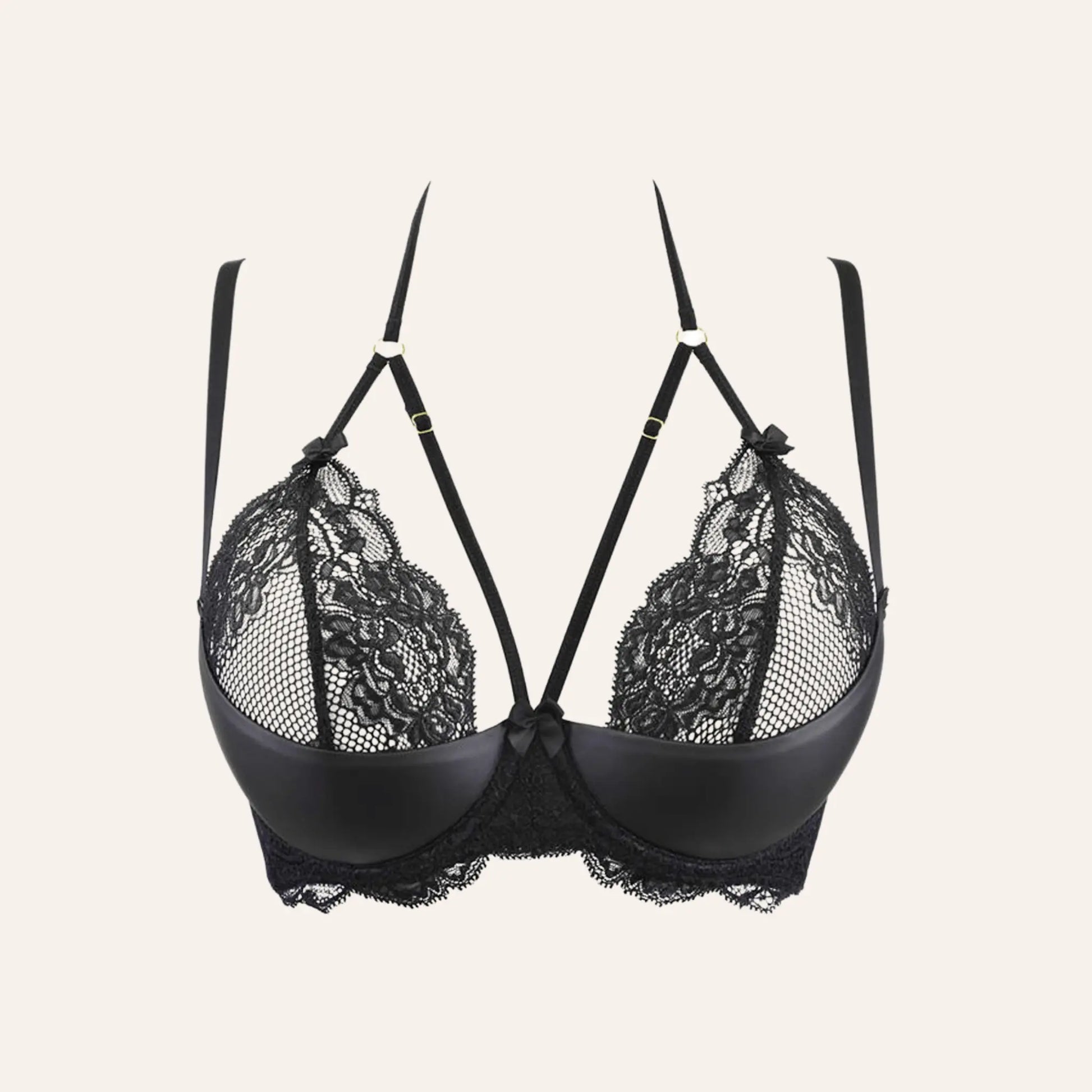 Gros plan sur le soutien-gorge V-10691 par Axami, disponible chez Oh My God'Z. Ce soutien-gorge noir allie dentelle délicate et lanières pour un effet visuel saisissant.