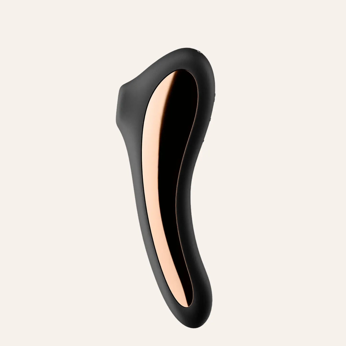 Vue inclinée du stimulateur clitoridien Dual Kiss noir et or rose de Satisfyer, révélant son design ergonomique et élégant – un sextoy de luxe en silicone, vendu par la boutique spécialisée Oh My God'Z.