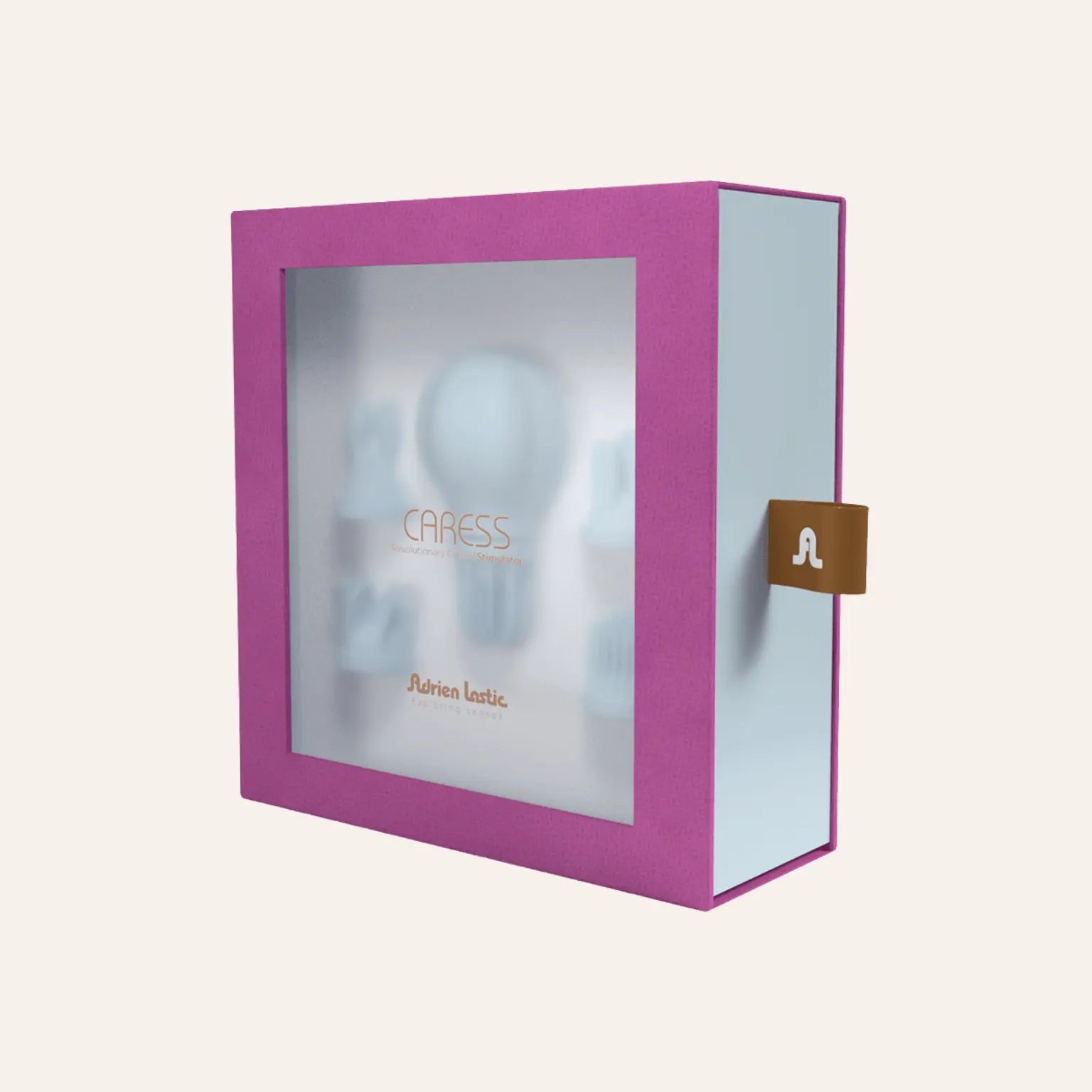 Boîte d'emballage du stimulateur de clitoris Caress bleu d'Adrien Lastic, élégante et présentée avec des fenêtres transparentes laissant entrevoir les différents accessoires.