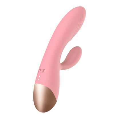 Vue arrière du Vibromasseur Rabbit Elali par Wooomy, doté de textures pour une meilleure stimulation. Silicone doux et rechargeable USB. Disponible chez Oh My God'Z.