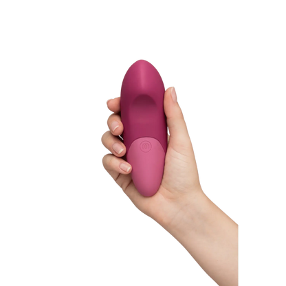 Womanizer Vibe prune en main, vibromasseur premium Oh My God'Z