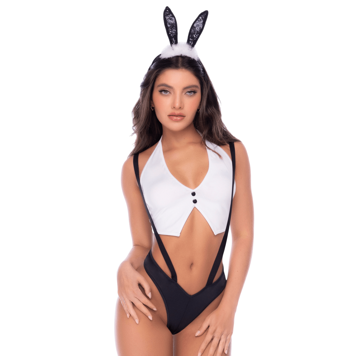 Femme de face en deguisement lapine Mapale : top court blanc a boutons, culotte noire a bretelles - Oh My God'Z