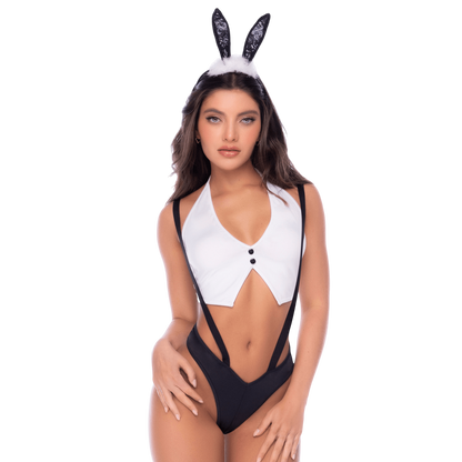 Femme de face en deguisement lapine Mapale : top court blanc a boutons, culotte noire a bretelles - Oh My God'Z