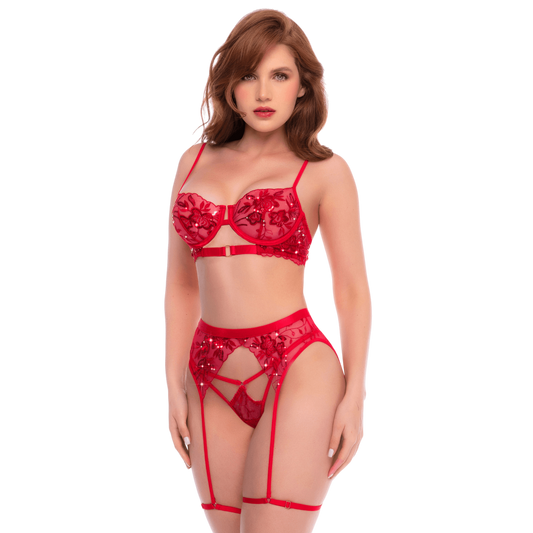 Femme de face en ensemble 3 pieces rouge ecarlate Mapale, soutien-gorge brode sequins et porte-jarretelles - Oh My God'Z