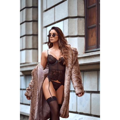 Ensemble lingerie noir transparent avec jarretelles et bas, porte avec un long manteau fourrure beige - Oh My God'Z