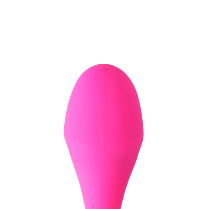 Gros plan sur l'extremite arrondie de l'oeuf vibrant Luvegg DIK en silicone magenta lisse et satine - Oh My God'Z