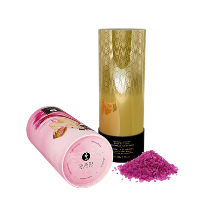 Boite doree et tube rose de sels moussants Aphrodisia Shunga ouverts avec tas de cristaux fuchsia - Oh My God'Z