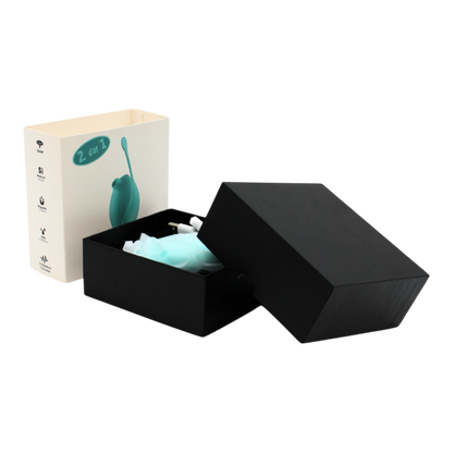 Coffret ouvert presentant stimulateur clitoridien turquoise et accessoires dans boite noire - Oh My God'Z